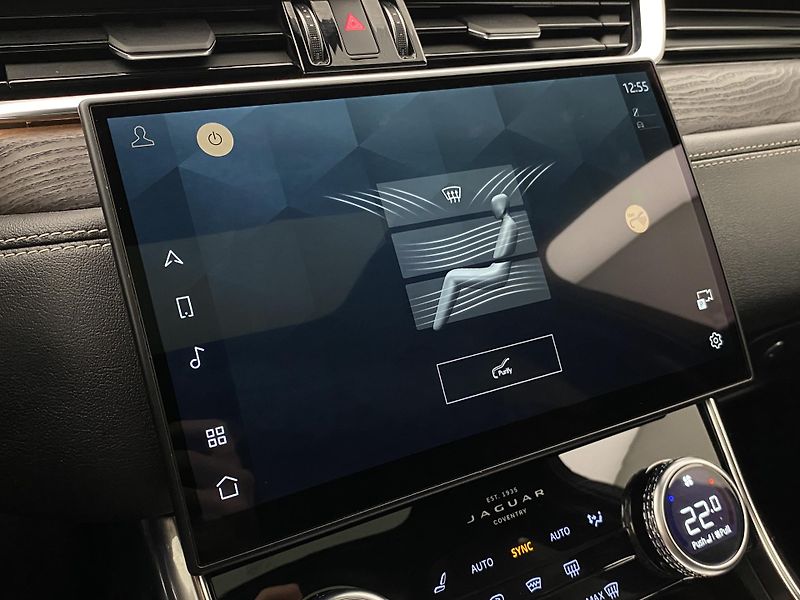 Jaguar XF D200 R-DYNAMIC AWD REZERVACE - fotka 39 z 48