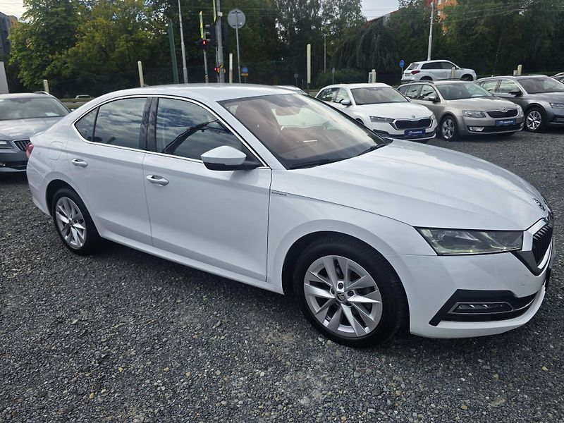 Škoda Octavia 2.0TDI 110KW DSG STYLE+ MATRIX - fotka 7 z 39