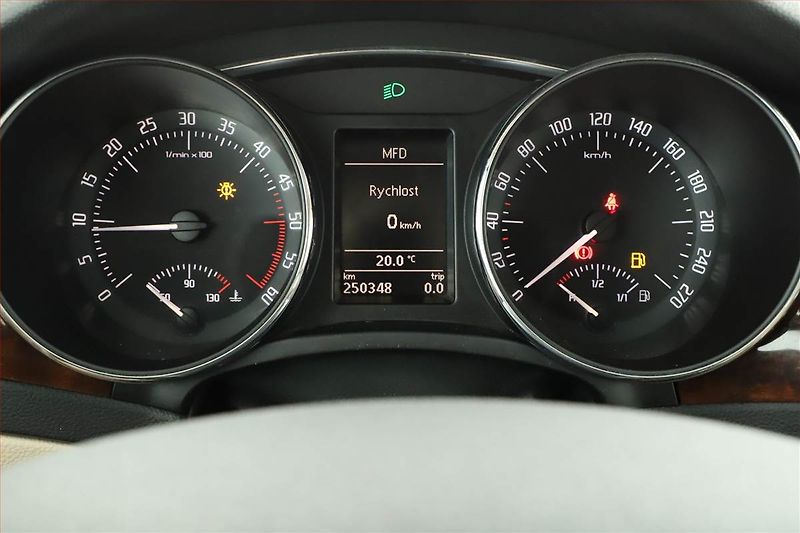 Škoda Superb (2008) Elegance 2.0 TDI, Xenony - fotka 14 z 19