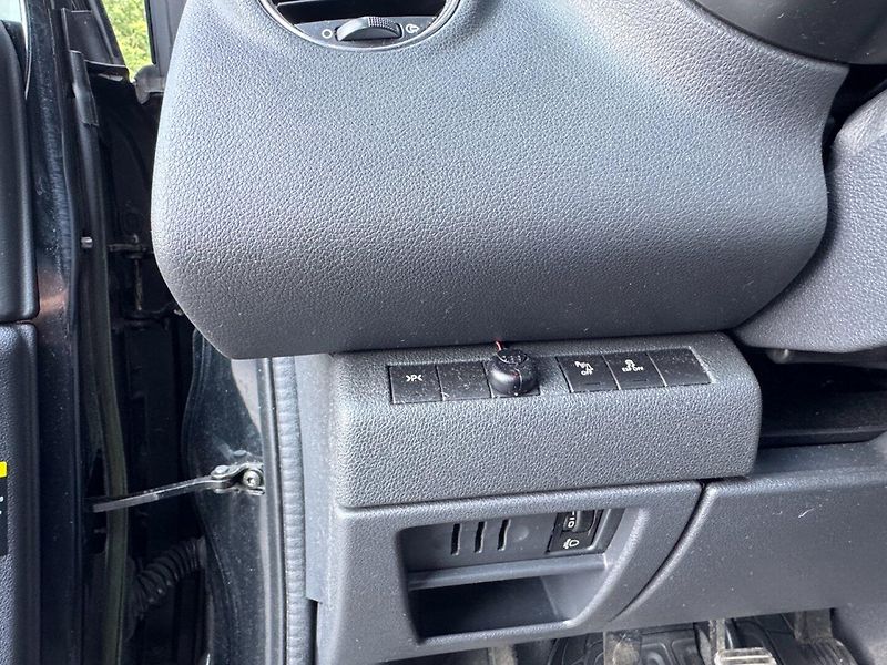 Peugeot 5008 (2012) 1.6HDi, 82kW - fotka 22 z 29