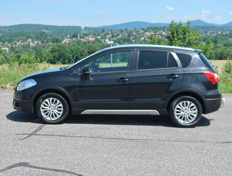 Suzuki SX4 S-Cross (2014) Elegance 1.6 VVT AllGrip, 4X4 - fotka 3 z 13