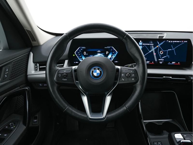 BMW iX1 (2023) xDrive30 65 kWh 4×4 - fotka 6 z 14