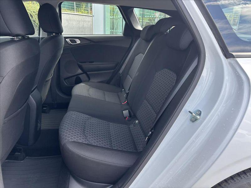 Kia Ceed 1,0 TGDi SPIN ZÁRUKA CARPLAY - fotka 12 z 36
