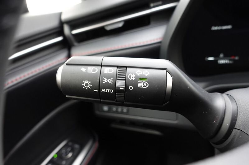 Lexus LBX 1,5 HEV Emotion Tech FWD - fotka 28 z 33