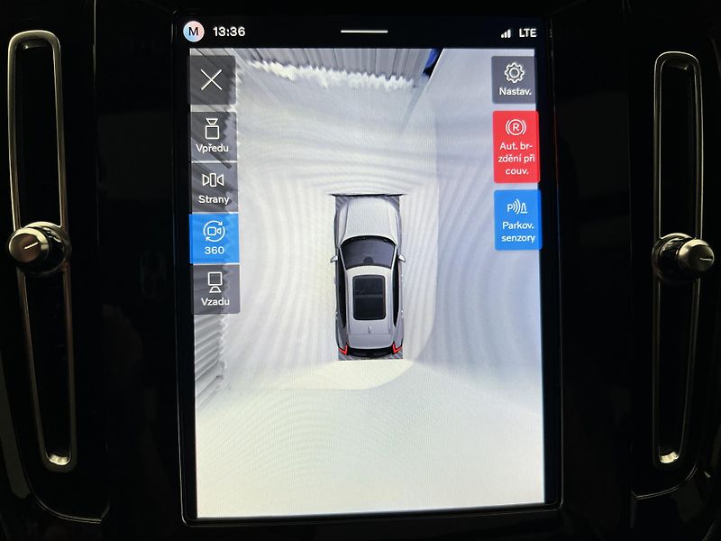 Volvo XC40 (2026) B4 ULTRA DARK AUT - fotka 29 z 43