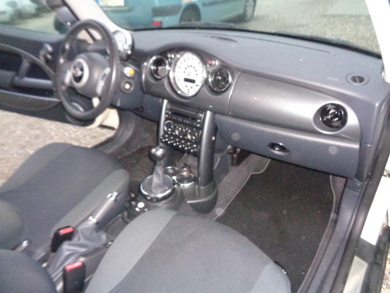Mini Cooper 1,6 - fotka 15 z 20