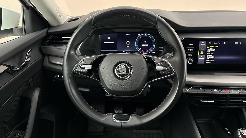 Škoda Octavia 2.0 TDI Ambition Combi - fotka 9 z 27