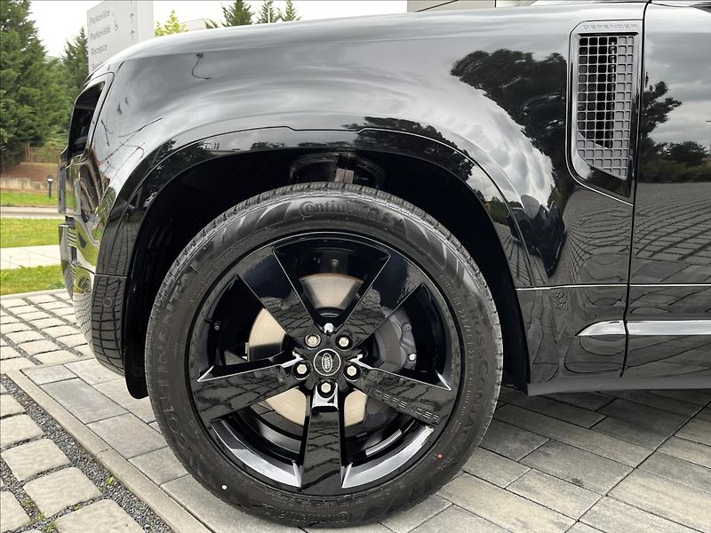 Land Rover Defender (2026) 110 V8 P425 X-DYNAMIC HSE - fotka 3 z 39