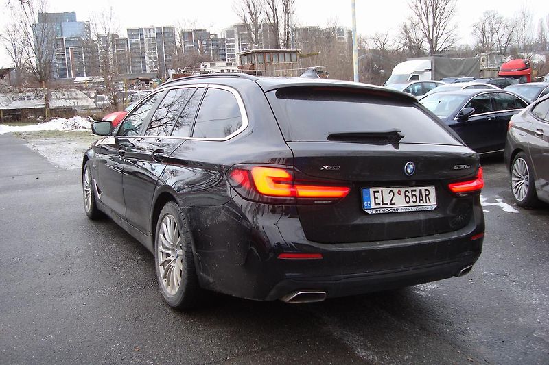 BMW Řada 5 (2021) 530e Xdrive, ČR, 1.Maj.S.Kn. - fotka 63 z 65