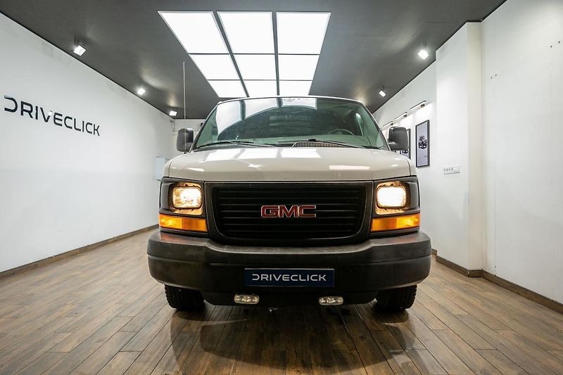 GMC Savana 4.8 V8 Vortec 208 kW - fotka 2 z 32