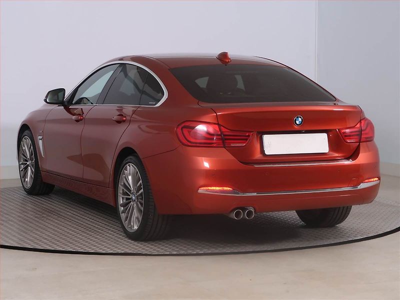 BMW Řada 4 (2017) Sport Line 420d xDrive, 4X4 - fotka 4 z 25