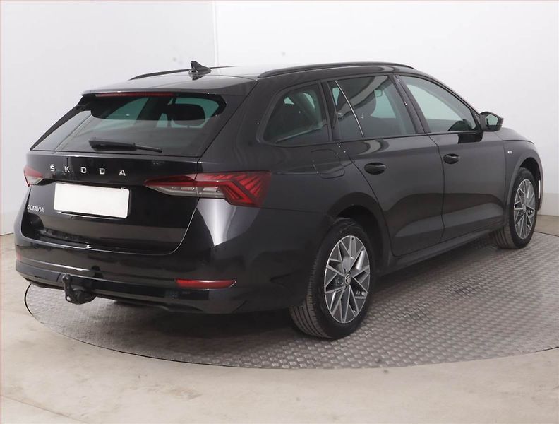 Škoda Octavia (2023) 2.0 TDI, Automat, Serv.kniha - fotka 5 z 16