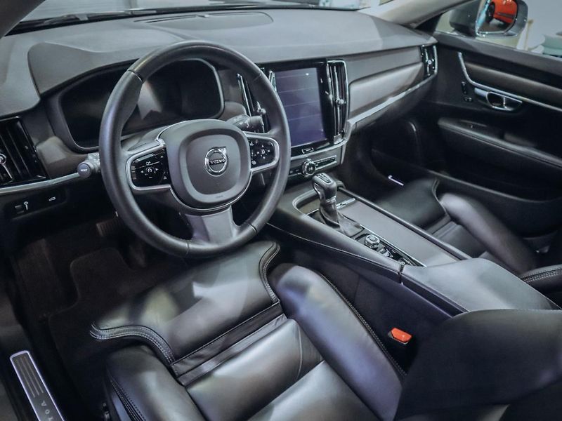 Volvo V90 D5 Cross Country 173 kW - fotka 21 z 26