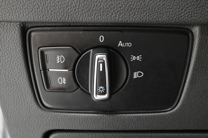 Volkswagen Passat 2,0 TDI 110 kW DSG Business Zá - fotka 27 z 32