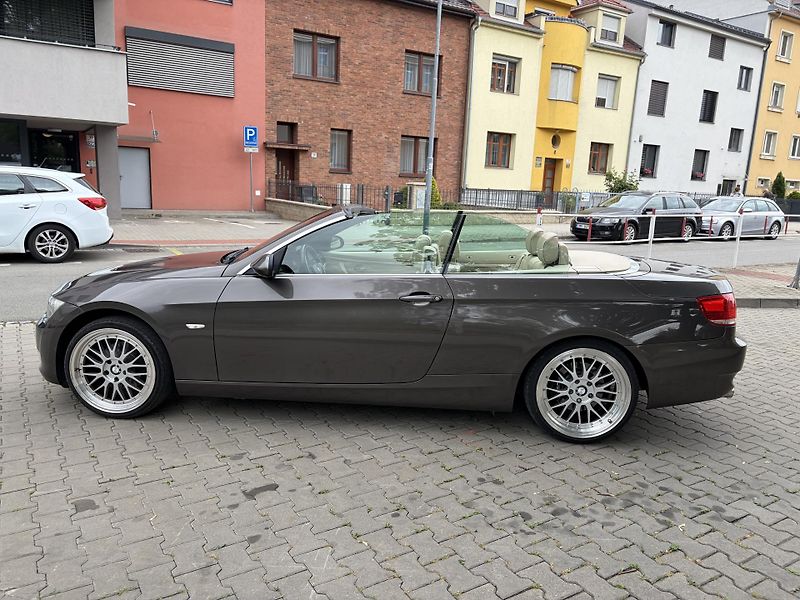 BMW Řada 3 320i cabrio e93 manuál - fotka 4 z 26