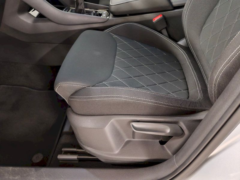 Škoda Karoq (2025) 1.5 TSI 110 kW Sportline - fotka 22 z 31
