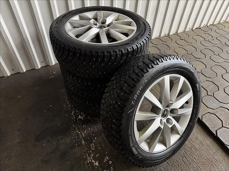 Škoda Scala 1.0TGI STYLE ACC 2XKOLA LED - fotka 40 z 42