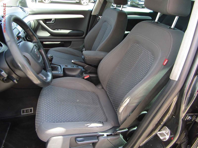 Seat Exeo (2009) 2.0 TDi, AC, park.asistent - fotka 9 z 16