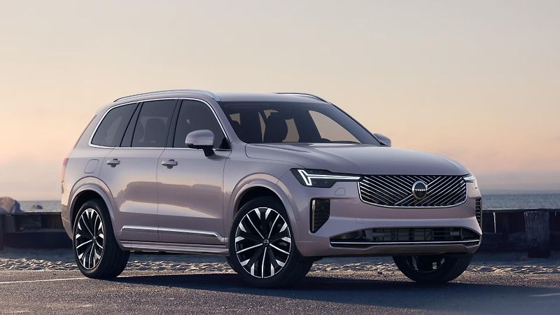 Volvo XC90 (2026) B5 AWD AUT BRIGHT PLUS 7míst - fotka 2 z 11