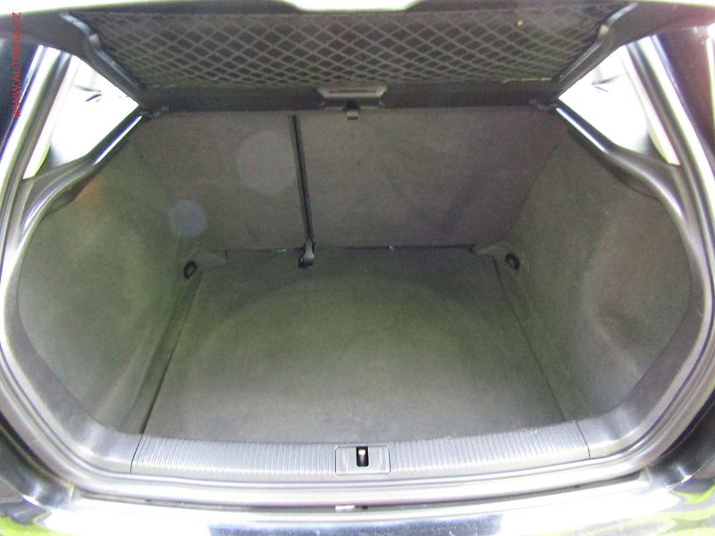 Audi A3 (2009) 1.4 TFSi, 1.maj, AC, park - fotka 7 z 17