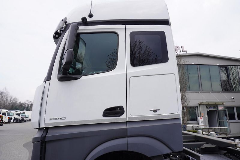 Mercedes-Benz Actros (2018) 2540 6x2/40 tho.km!/ 5 seats - fotka 13 z 24