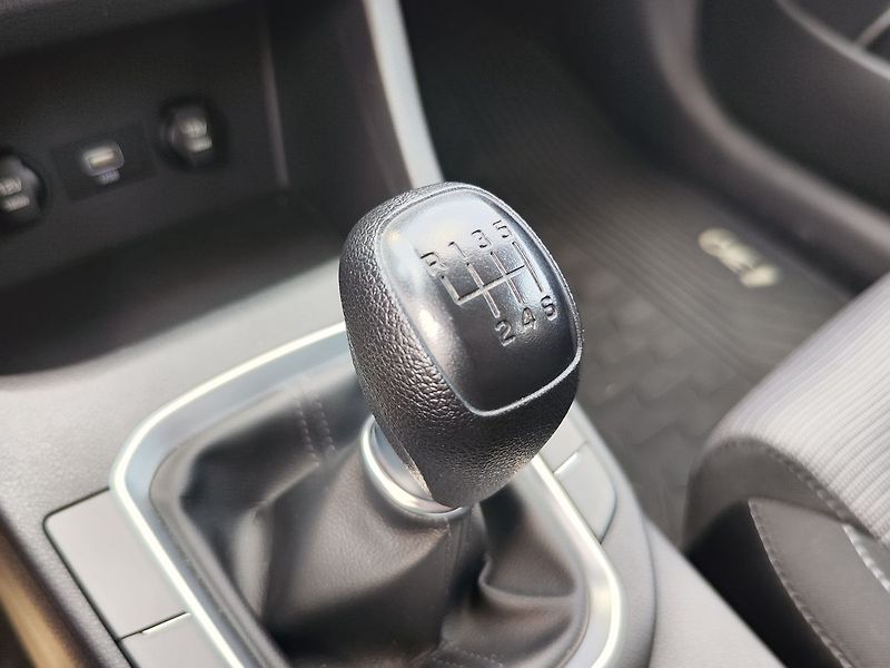 Hyundai i30 1.5i/81kW Start Plus - fotka 17 z 24