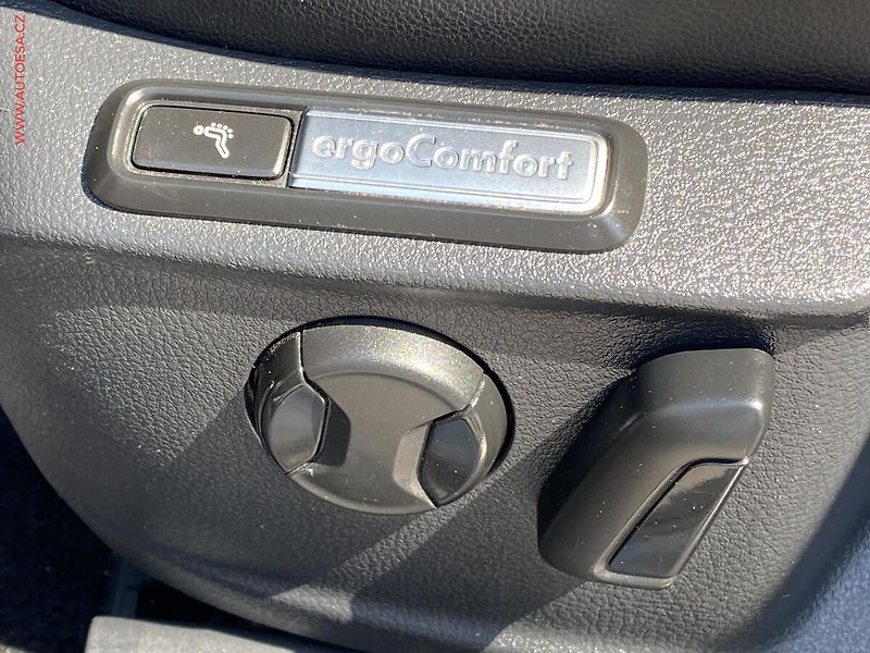 Volkswagen Passat (2020) 2.0 TDi 4Motion, ČR - fotka 15 z 24