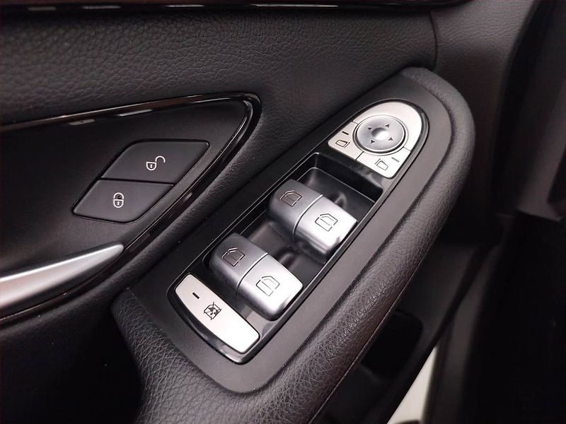Mercedes-Benz Třídy C (2017) C 180, Automat, Kůže, Navi - fotka 21 z 23