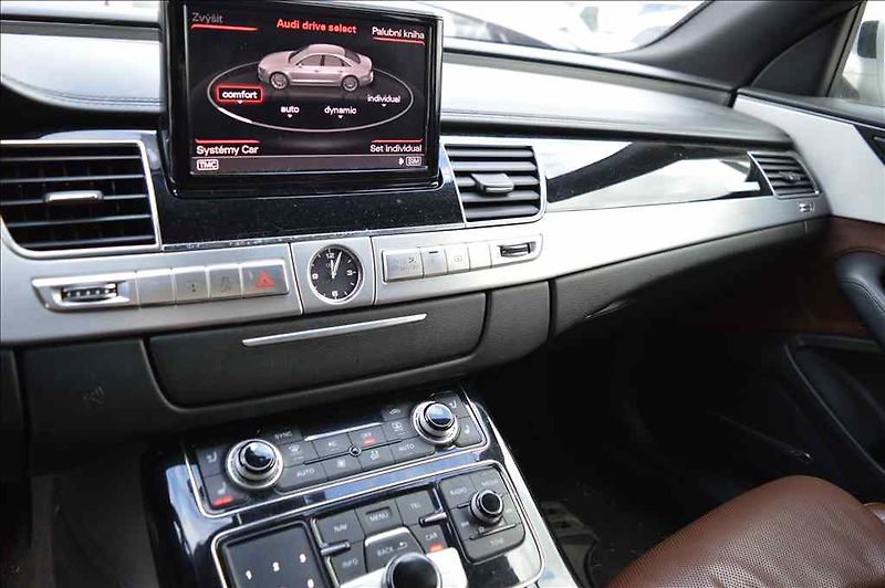 Audi A8 (2012) 4,2V8 QUATTRO - fotka 22 z 25