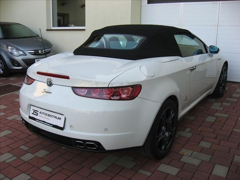 Alfa Romeo Spider 2,2 JTS 185PS  Exclusive - fotka 7 z 46