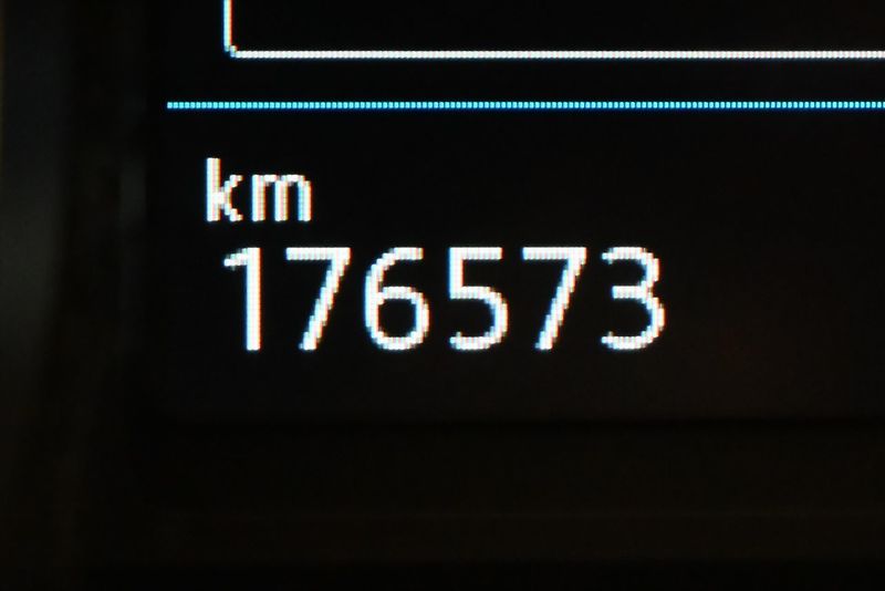 Volkswagen Passat 2,0 TDI 110 kW DSG ELEGANCE Zá - fotka 17 z 32
