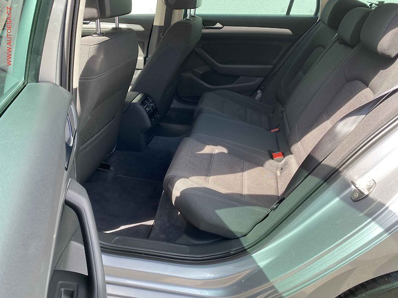 Volkswagen Passat (2018) 1.4TSi, Comfortline, navi - fotka 10 z 18