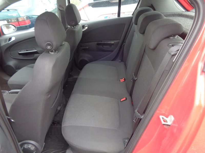 Opel Corsa 1,2 - fotka 14 z 18