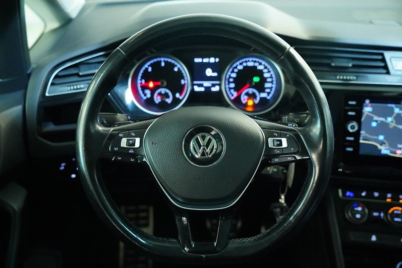 Volkswagen Touran - fotka 19 z 29