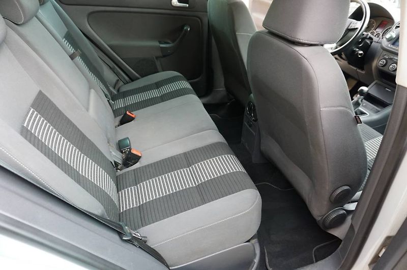 Volkswagen Golf Plus (2008) 1,9 - fotka 20 z 24