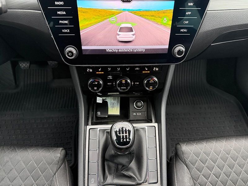 Škoda Superb (2022) AMBITION 2.0TDI 110kW CZ DPH - fotka 10 z 11