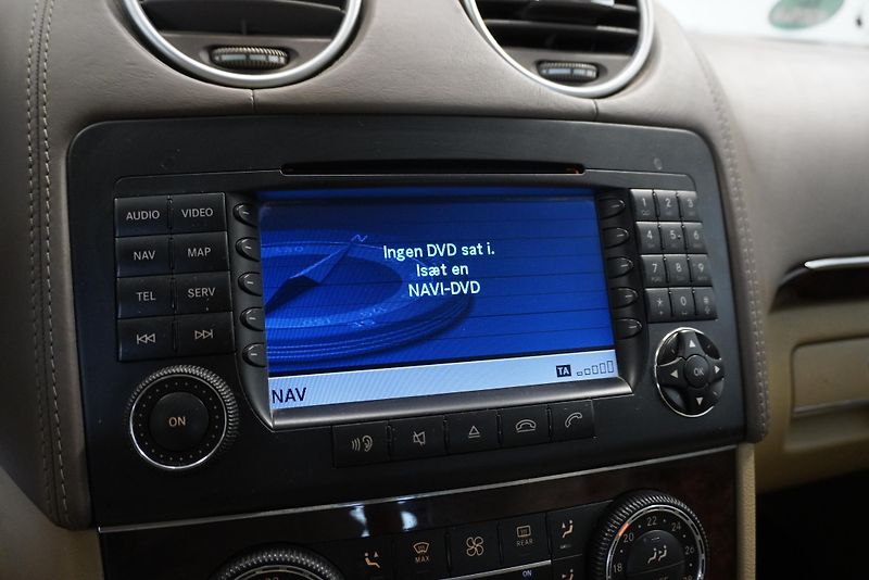 Mercedes-Benz GL 420 CDI 225kW,7MÍST,TOP VÝBAVA - fotka 19 z 32