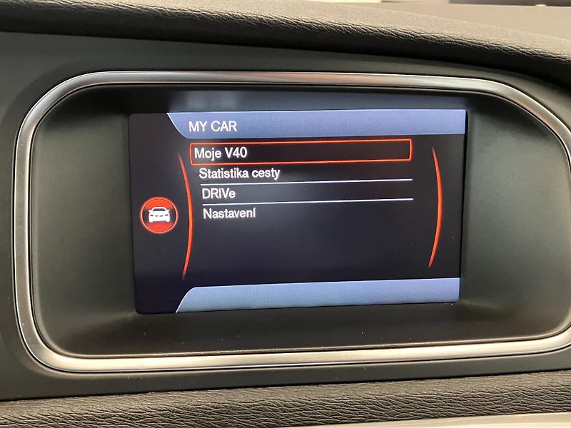 Volvo V40 T3 FWD Momentum MT6 - fotka 28 z 40
