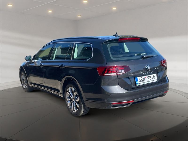 Volkswagen Passat 1,5 TSI Business AT - fotka 4 z 11