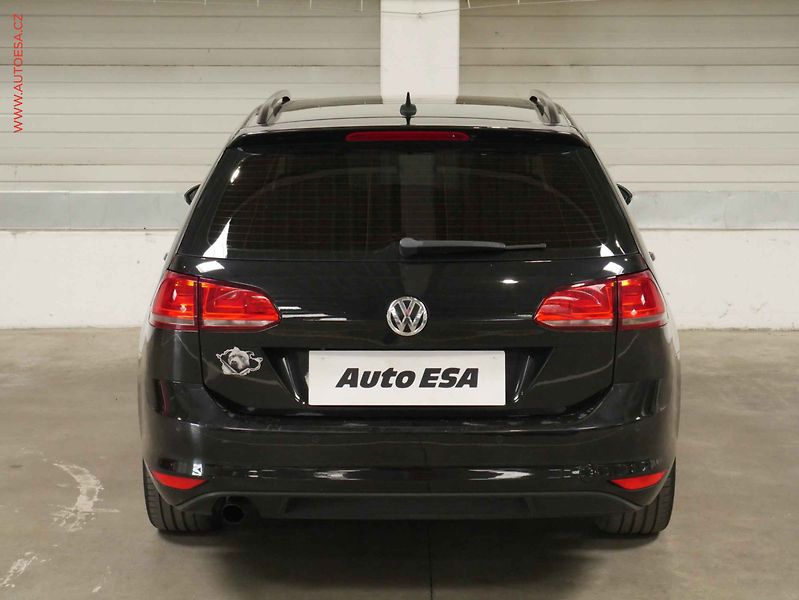 Volkswagen Golf (2015) 1.6TDi, Navi, panor - fotka 5 z 19