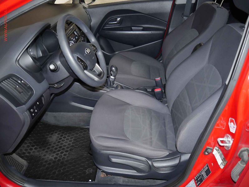 Kia Rio (2013) 1.1 CRDI, 2.maj,ČR, servis - fotka 9 z 16