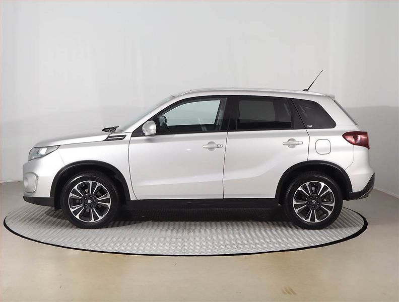 Suzuki Vitara (2022) 1.5 Hybrid, Automat - fotka 3 z 17