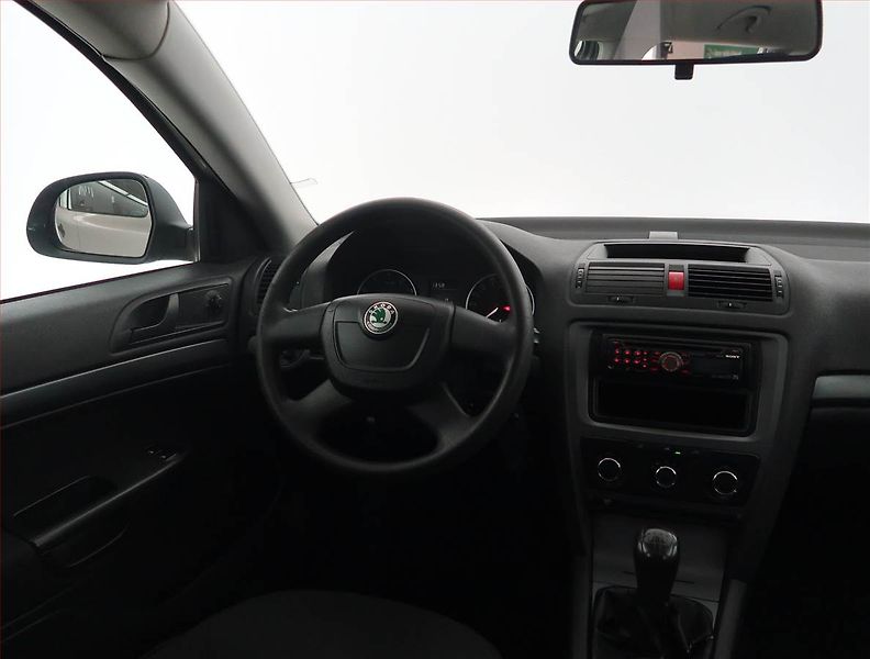 Škoda Octavia (2011) Ambiente 1.6, servisované - fotka 7 z 14