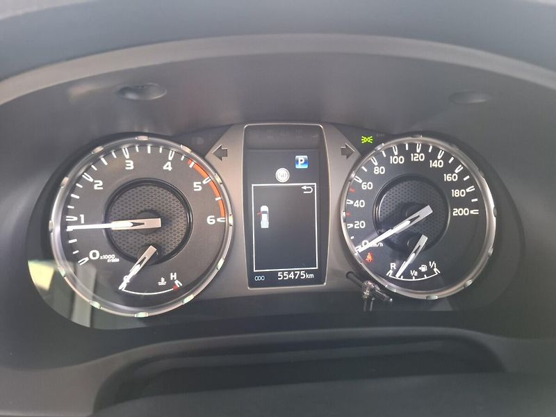 Toyota Hilux 2.8D-4D 150KW EXecutive AT 202 - fotka 13 z 14