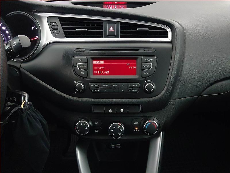 Kia Ceed (2017) 1.4 CVVT, Serv.kniha - fotka 12 z 15