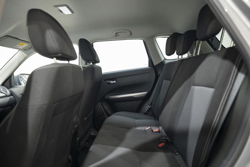 Suzuki Vitara (2023) Hybrid 1.4 95 kW - fotka 8 z 34