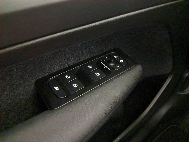 Volvo XC40 (2022) T2 - fotka 17 z 22