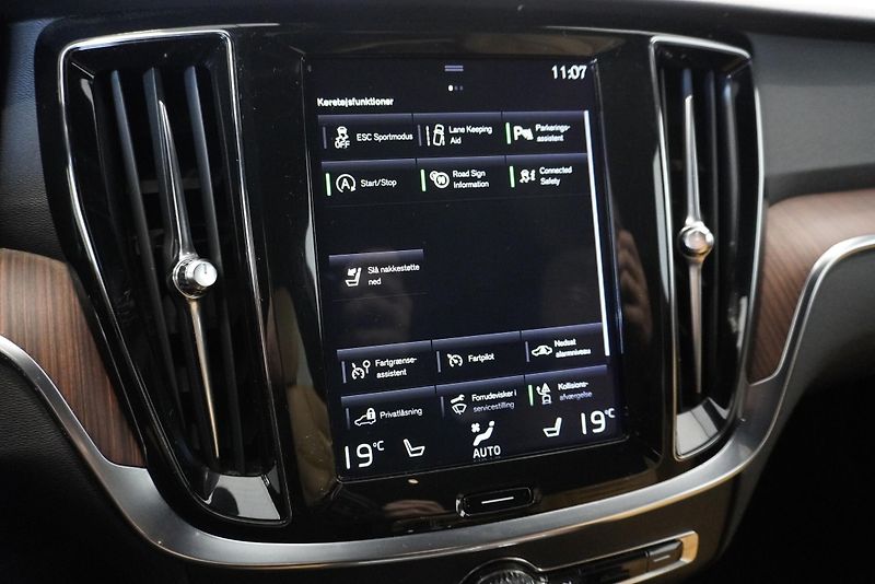 Volvo V60 (2019) CROSS COUNTRY 2,0 D4 AWD AUT. - fotka 26 z 33