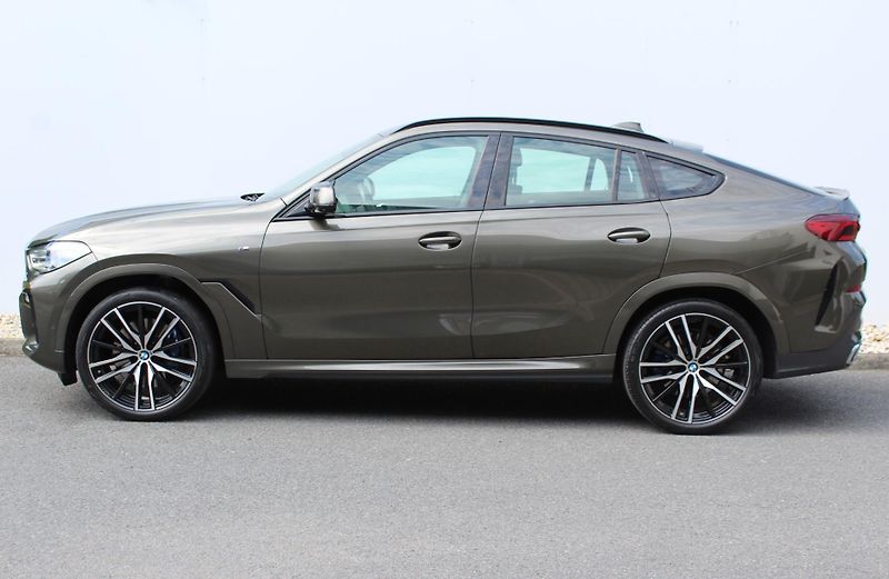 BMW X6 xDrive40d, 250kW - fotka 9 z 28