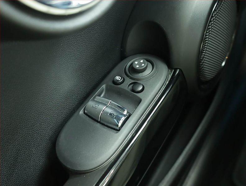 Mini Ostatní (2023) Cooper SE 32 kWh, SoH 100% - fotka 16 z 18